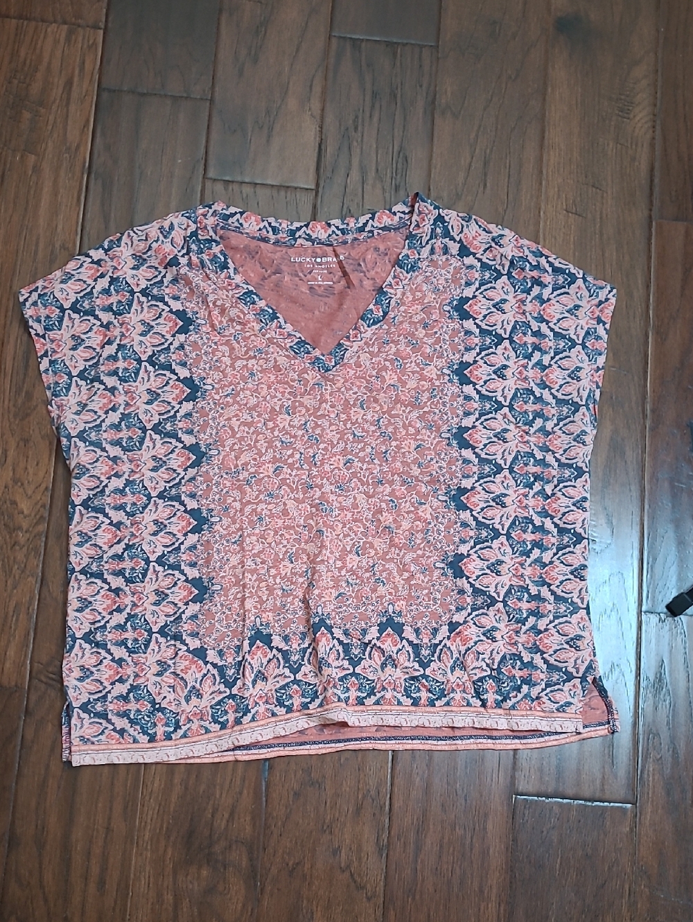 Lucky Brand Coral/Dusty Rose & Navy Blue Patterned V-Neck Blouse size Large